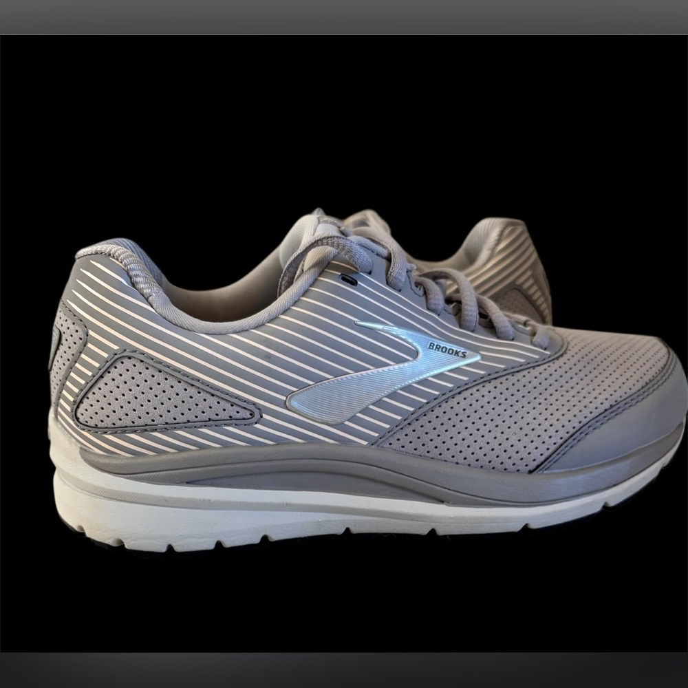 Brooks Addiction Walker Mesh/Suede in Alloy/Oyster/Peach 6.5 WIDE D